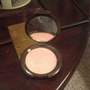 BECCA highlighter in opal
